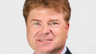 Deluxe makes Cummins ceo