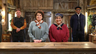 French and Saunders reprise The Extras for Comic Relief