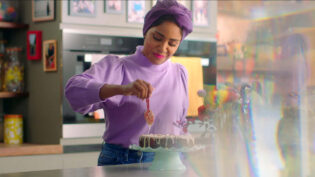 Nadiya Hussain cooks up baking show for BBC2