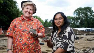 Salamanda digs with Toksvig for More4