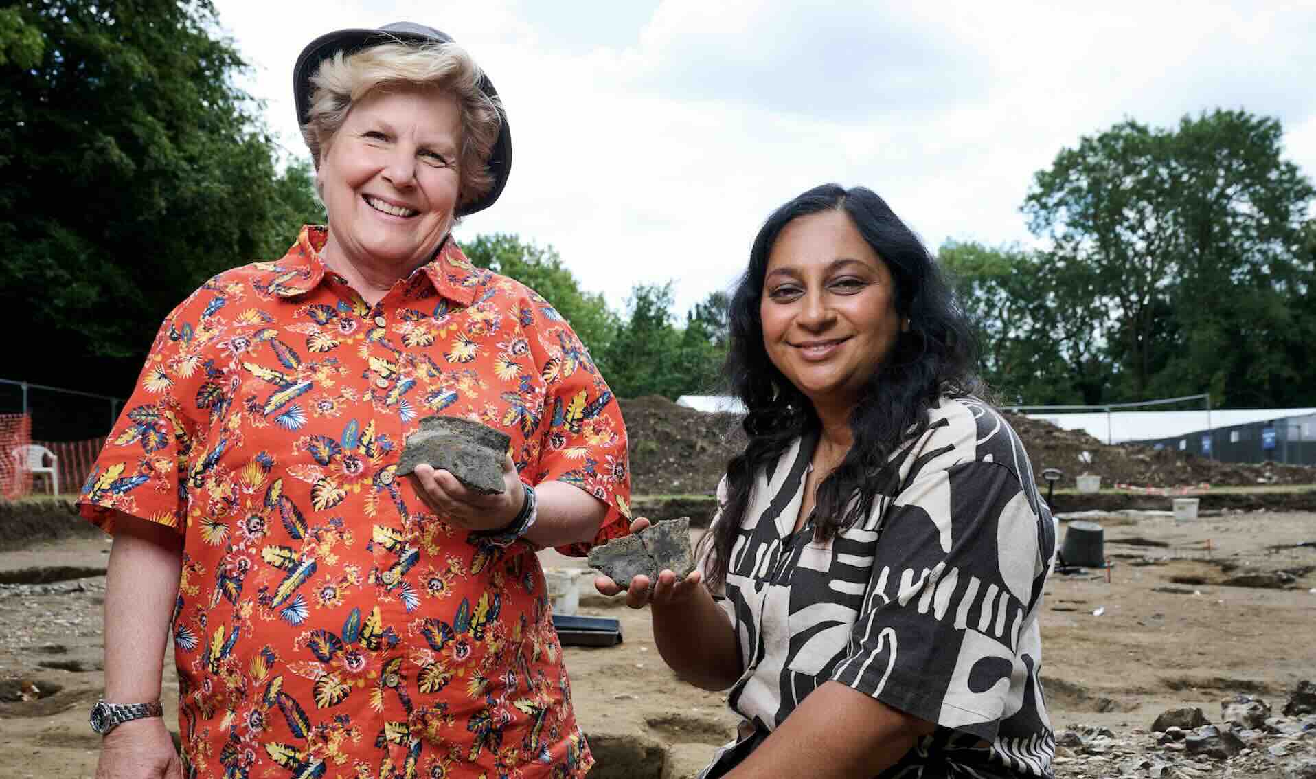 Salamanda digs with Toksvig for More4