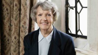 C4 acquires Penelope Keith country house series