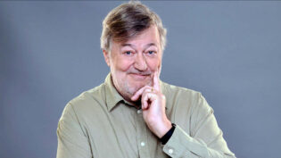 Stephen Fry to explore virtual dinosaur world for C5