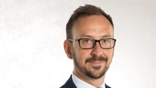 Sky's Stephen Van Rooyen to step down