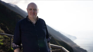 Dara Ó Briain explores volcanoes for C5