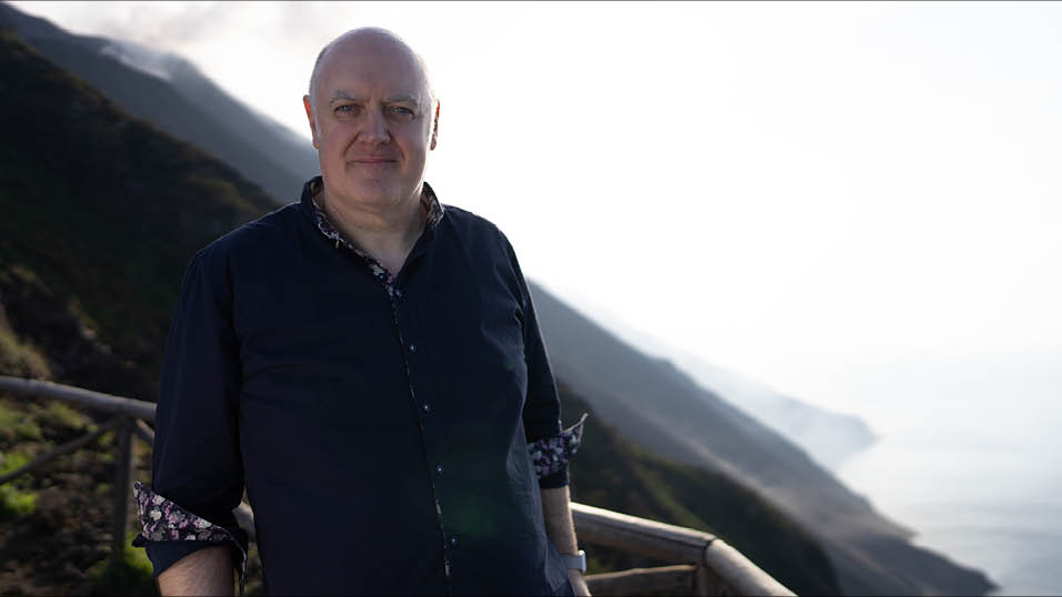 Dara Ó Briain explores volcanoes for C5